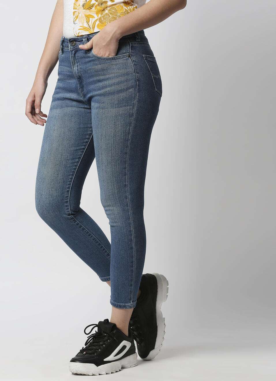 Sammi Siouxie Regular Fit Mid Waist Shorts, , large image number 3