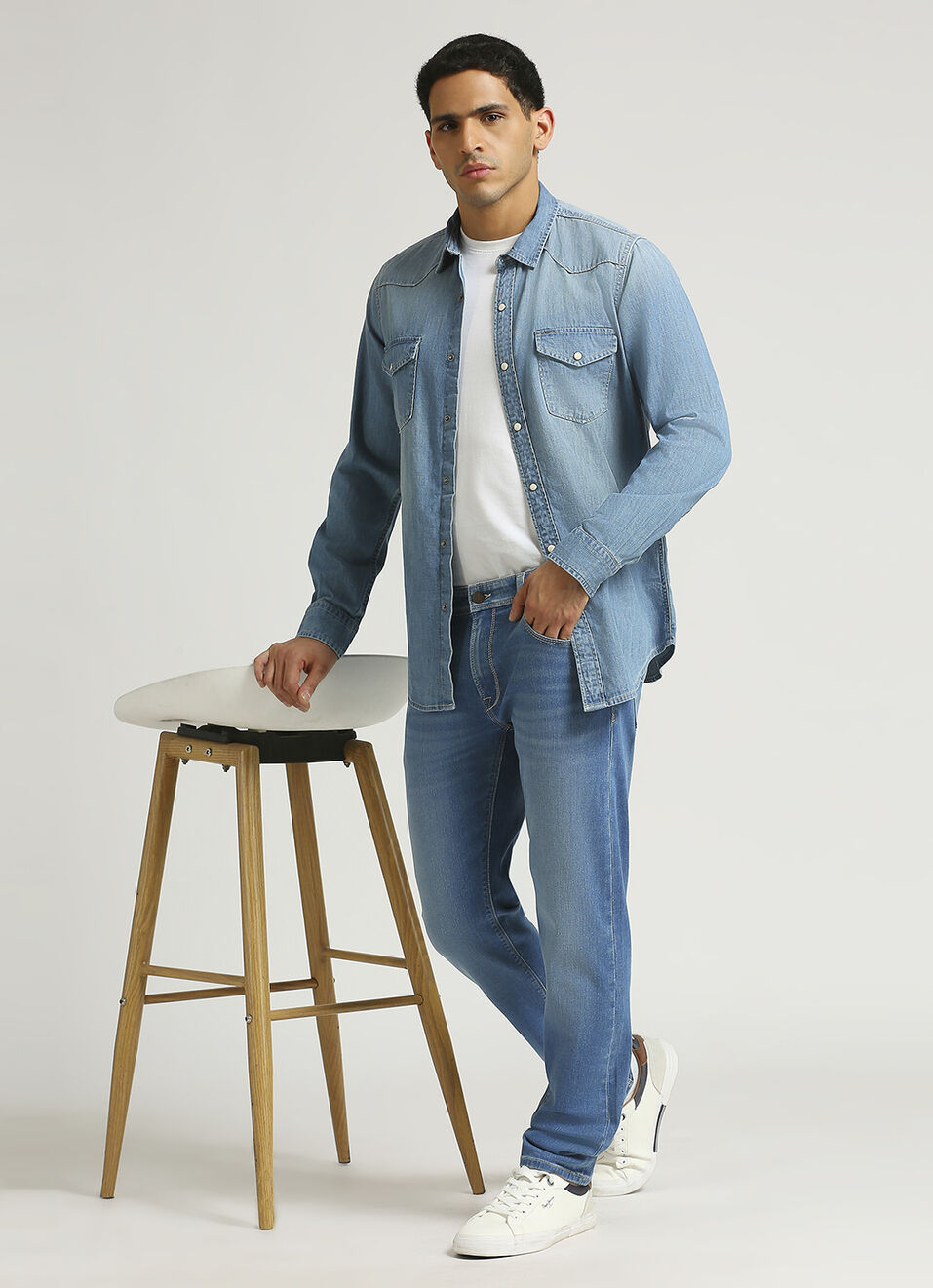 Vapour Light Blue Low Rise Tapered Jeans, , large image number 1