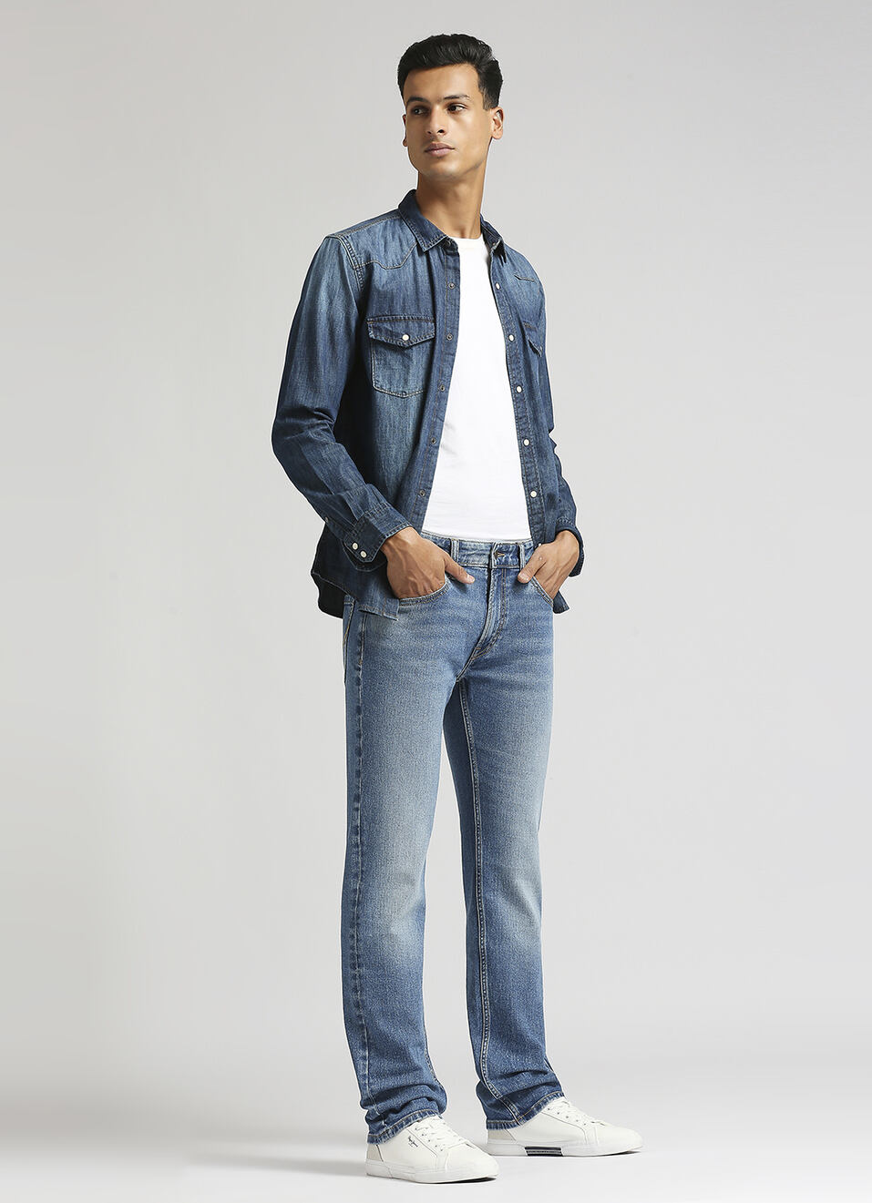 Holborne Light Blue Mid Rise Straight Leg Jeans, , large image number 1