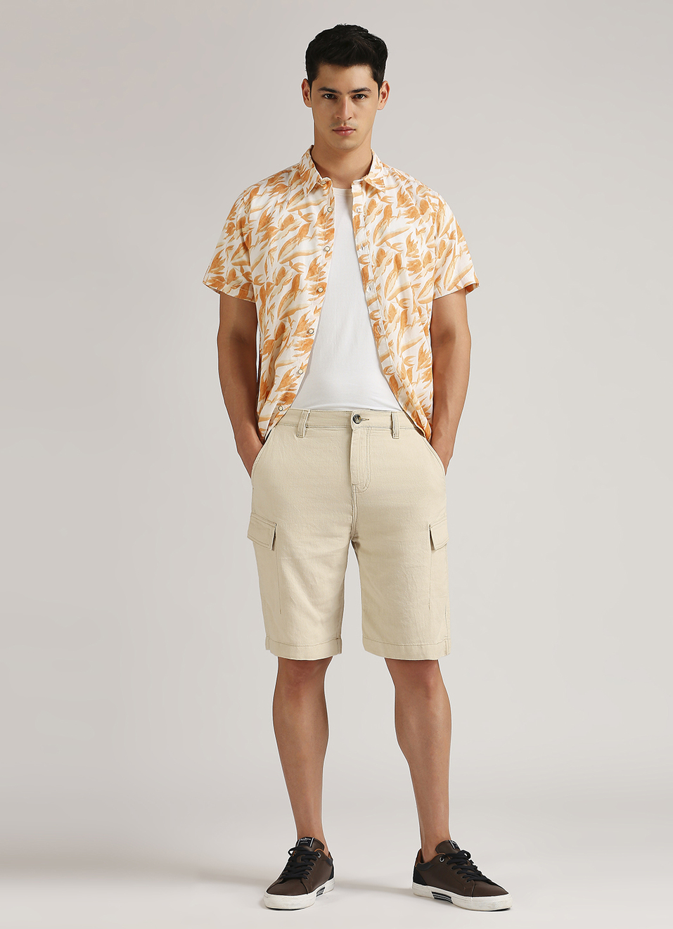 Off White Back Welt Pockets Linen Cargo Shorts, , large image number 5