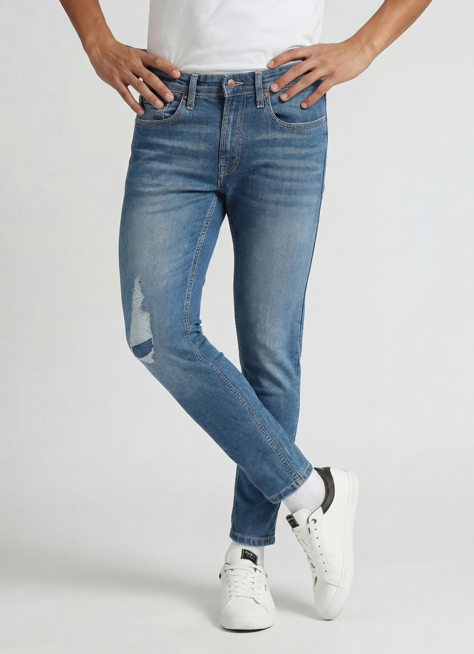 Chinox Distressed Light Blue Mid Rise Ankle Jeans, , large image number 0