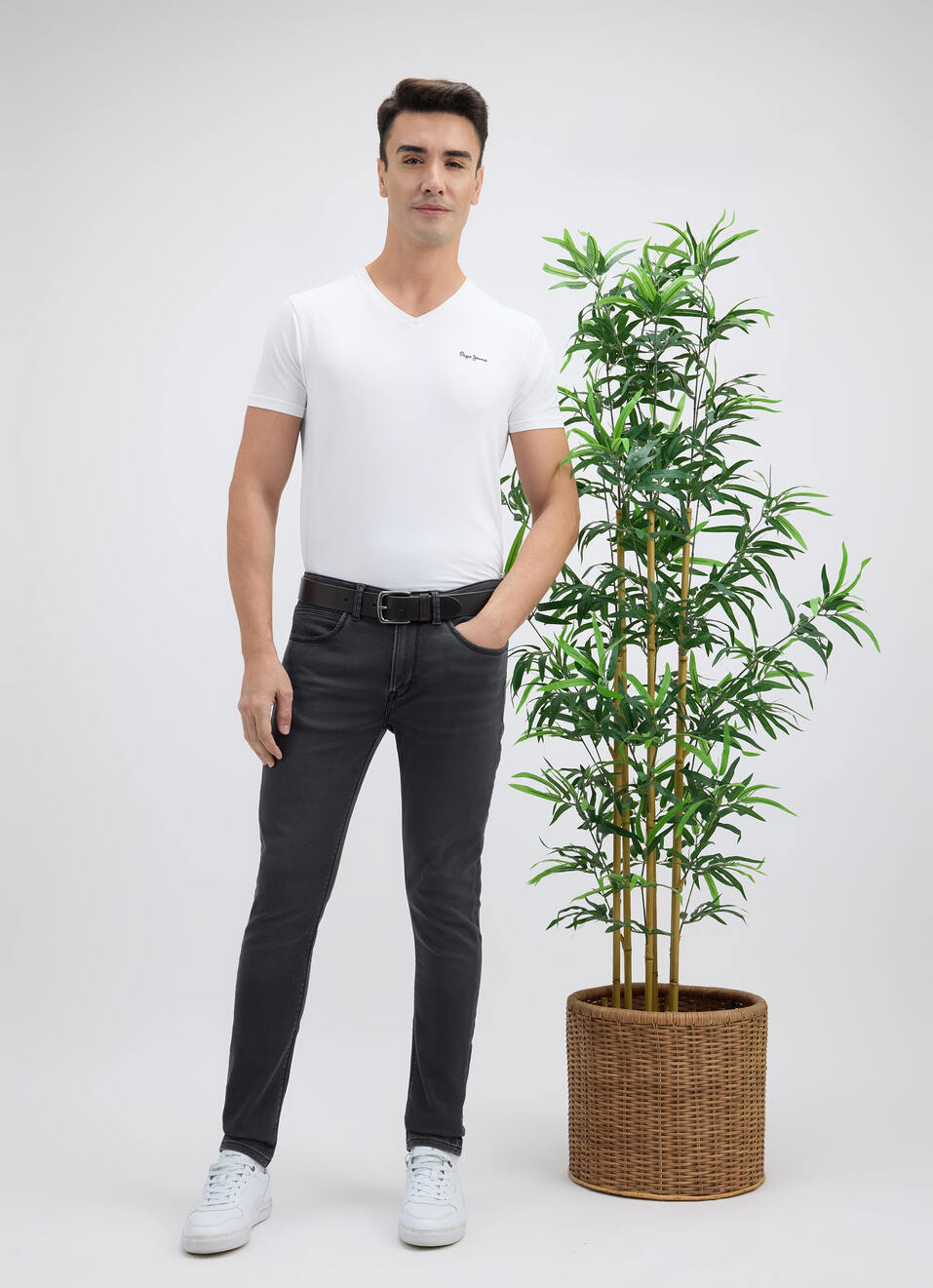 Men Black Mid Rise Tapered Gymindigo Jeans, , large image number 5