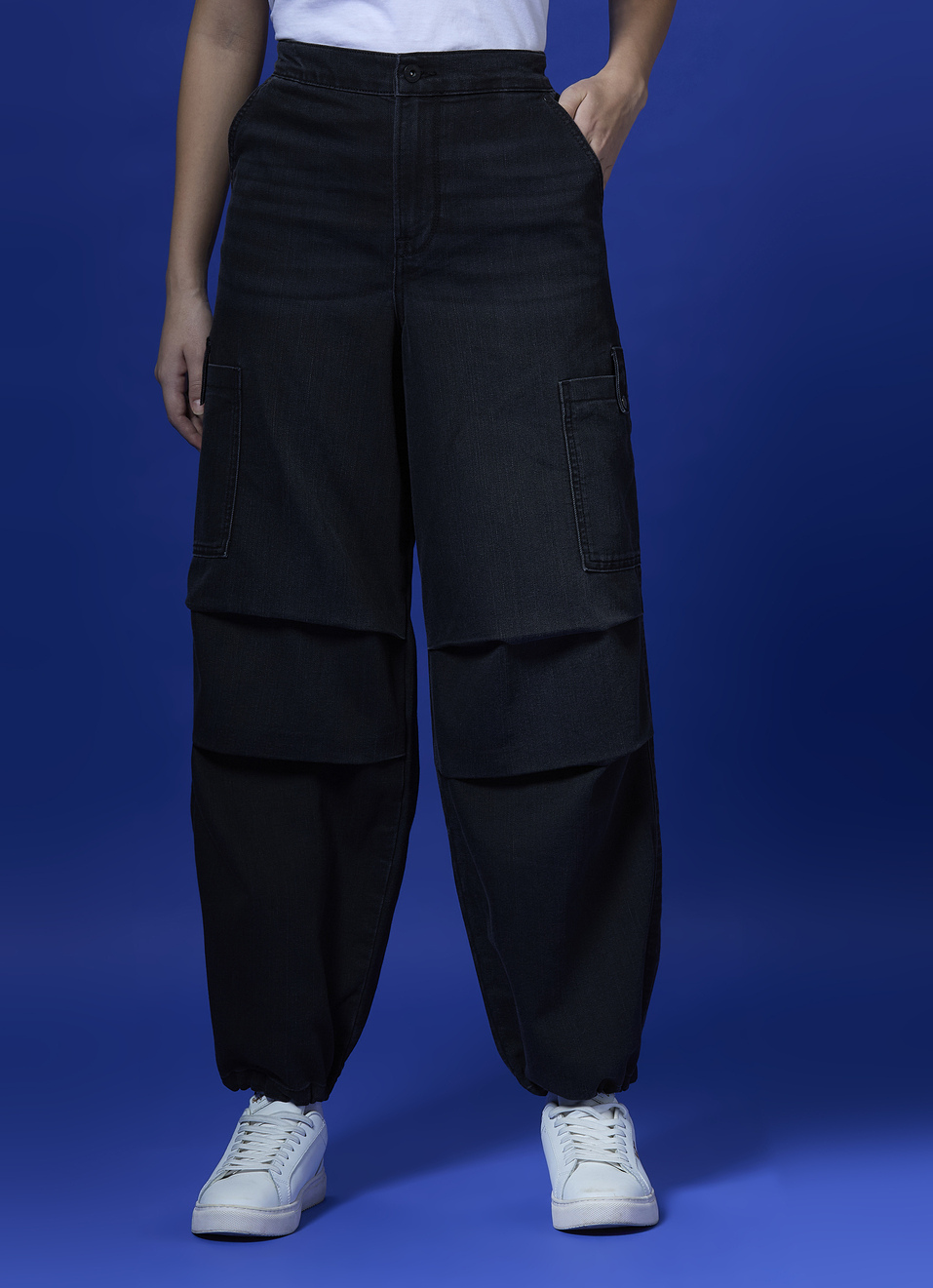 Women Black High Waist Balloon Leg Parachute Jeans, , large image number 1