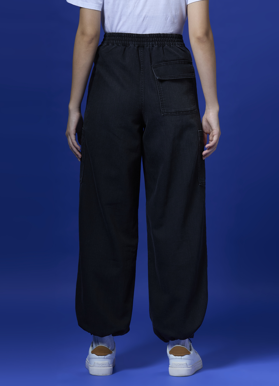 Women Black High Waist Balloon Leg Parachute Jeans, , large image number 2