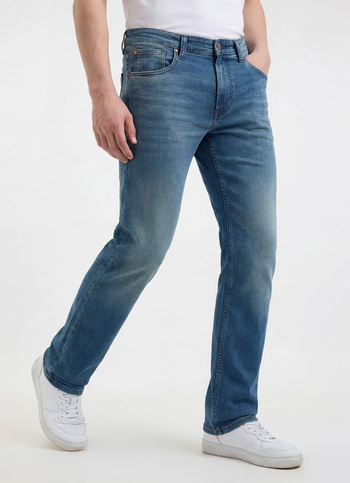 Men Blue Straight Fit Mid Rise Jeans 