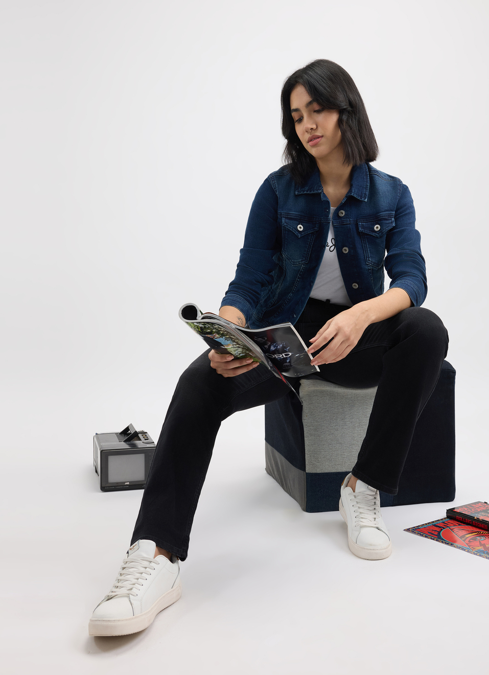 Women Black Straight Fit High Rise Jeans , , large image number 5