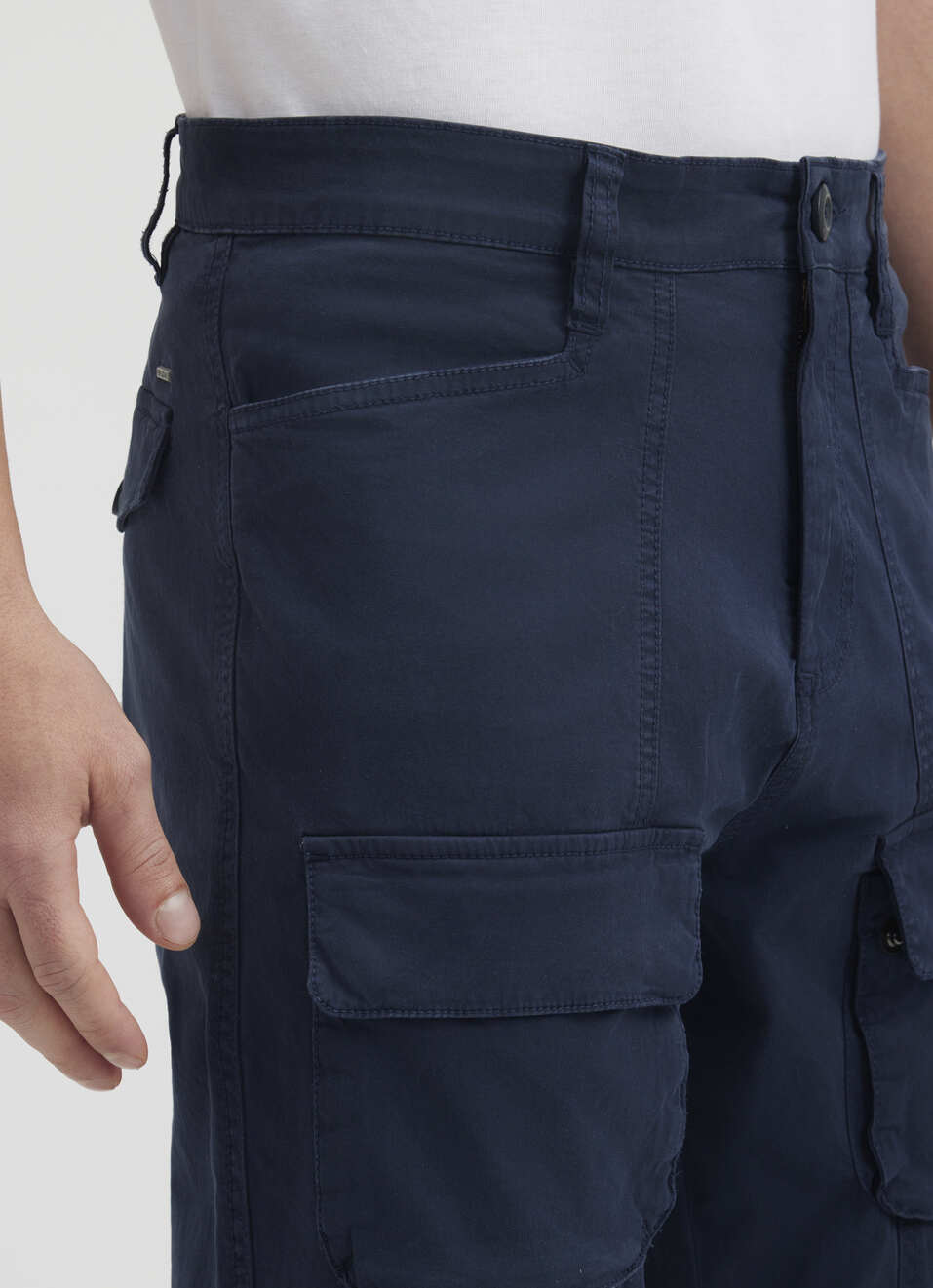 Men Navy Mid Rise Stretch Cargos, , large image number 4