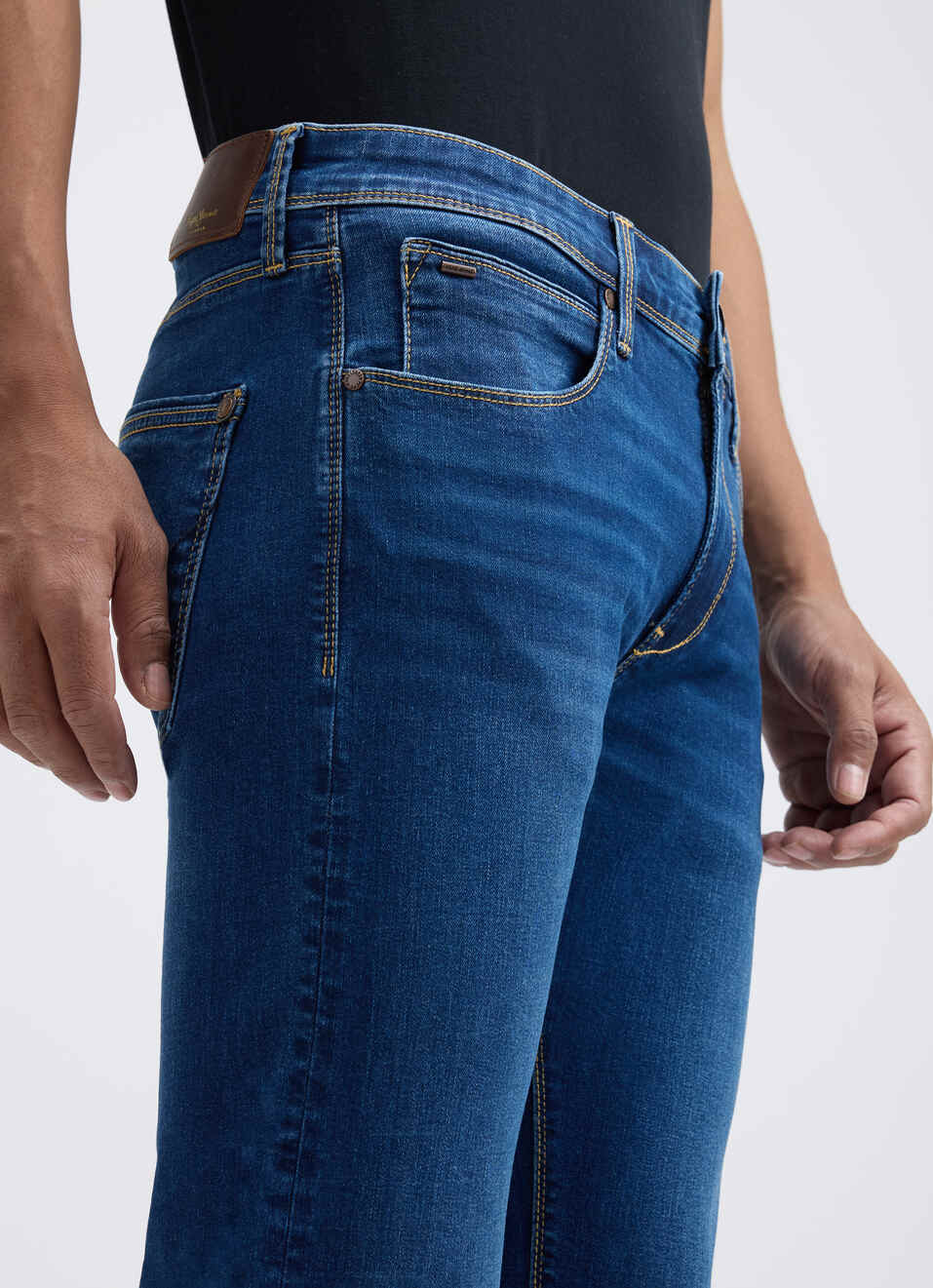 Men Blue Low Rise Tapered Powerflex Jeans, , large image number 4