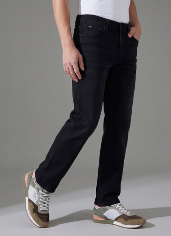 Men Black Mid Rise Straight Powerflex Extrastretchable Jeans