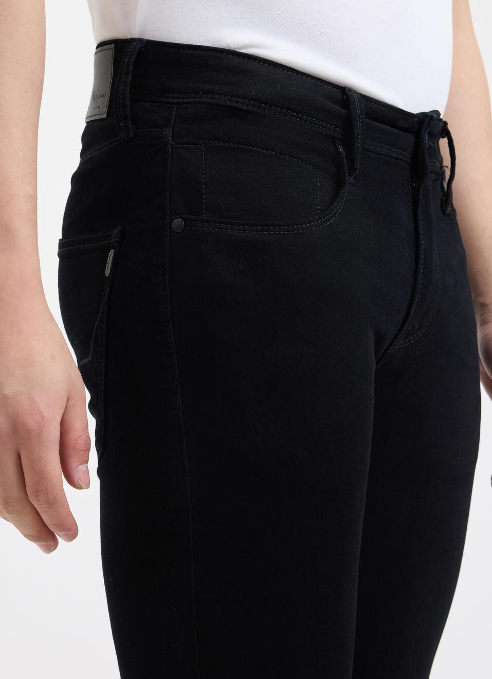 Men Black Low Rise Tapered Structured Jeans, , large image number 4