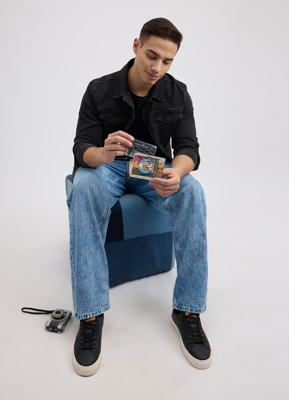 Men Blue Relaxed Barrel Fit Mid Rise Jeans, , large image number 6