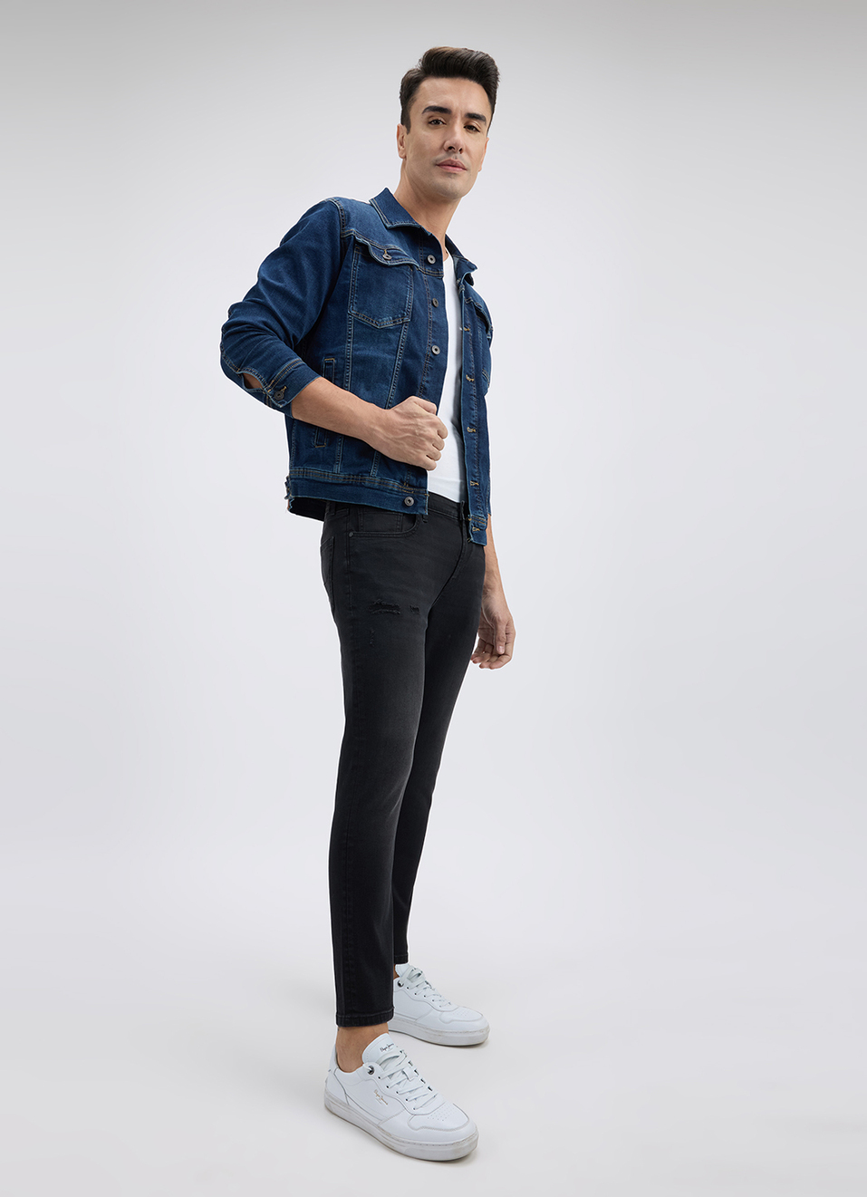 Men Black Skinny Fit Mid Rise Distressed Jeans , , large image number 1