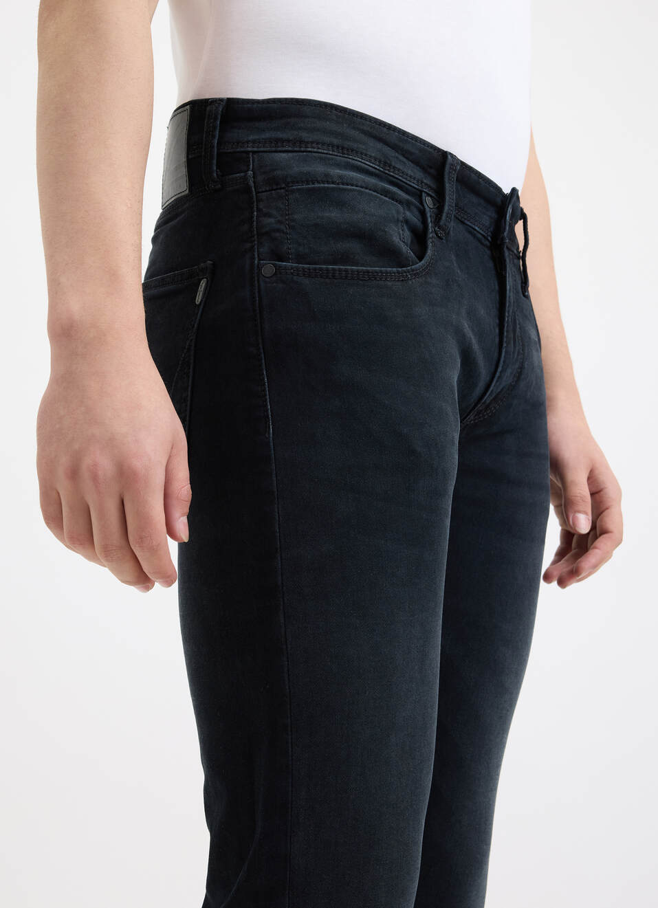 Men Black Mid Rise Slim Structured Jeans, , large image number 4