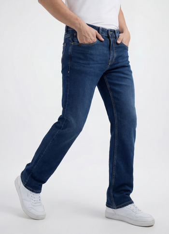 Men Blue Bootcut Fit Mid Rise Jeans 