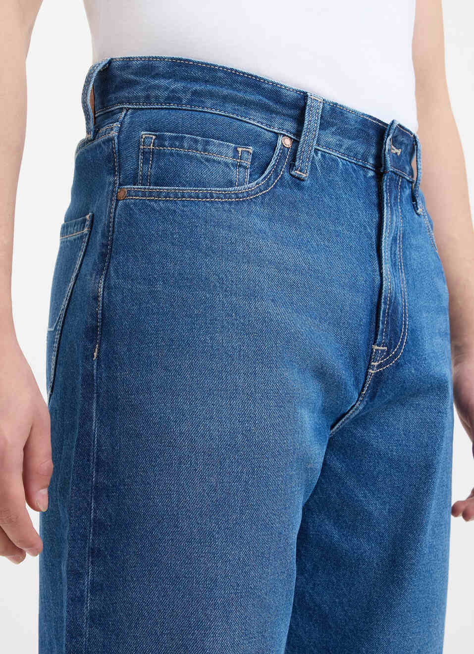 Men Blue Relaxed Barrel Fit Mid Rise Jeans , , large image number 4