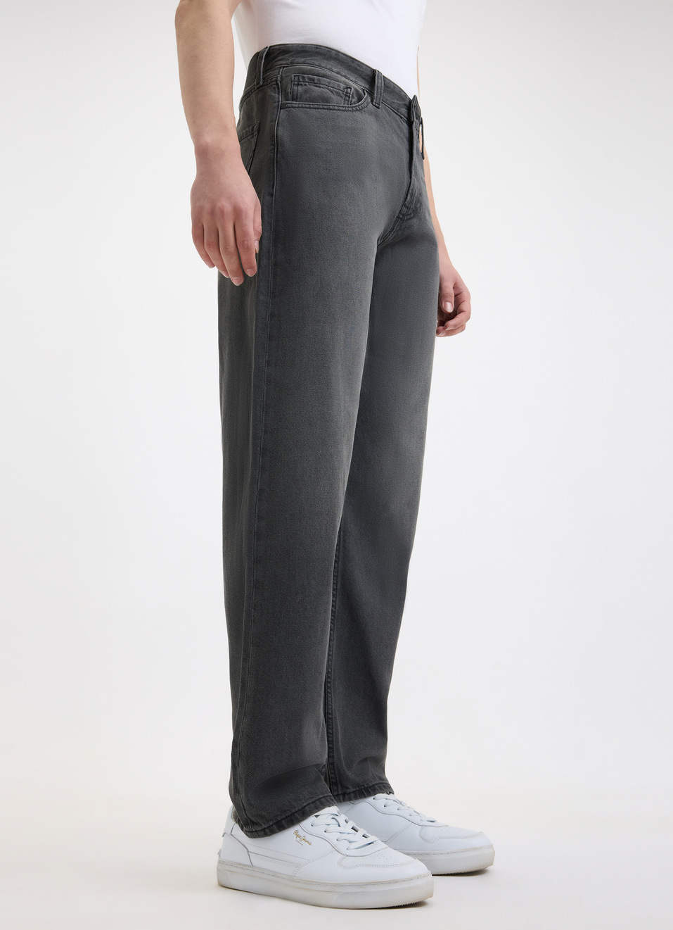 Men Grey Relaxed Barrel Fit Mid Rise Jeans , , large image number 3