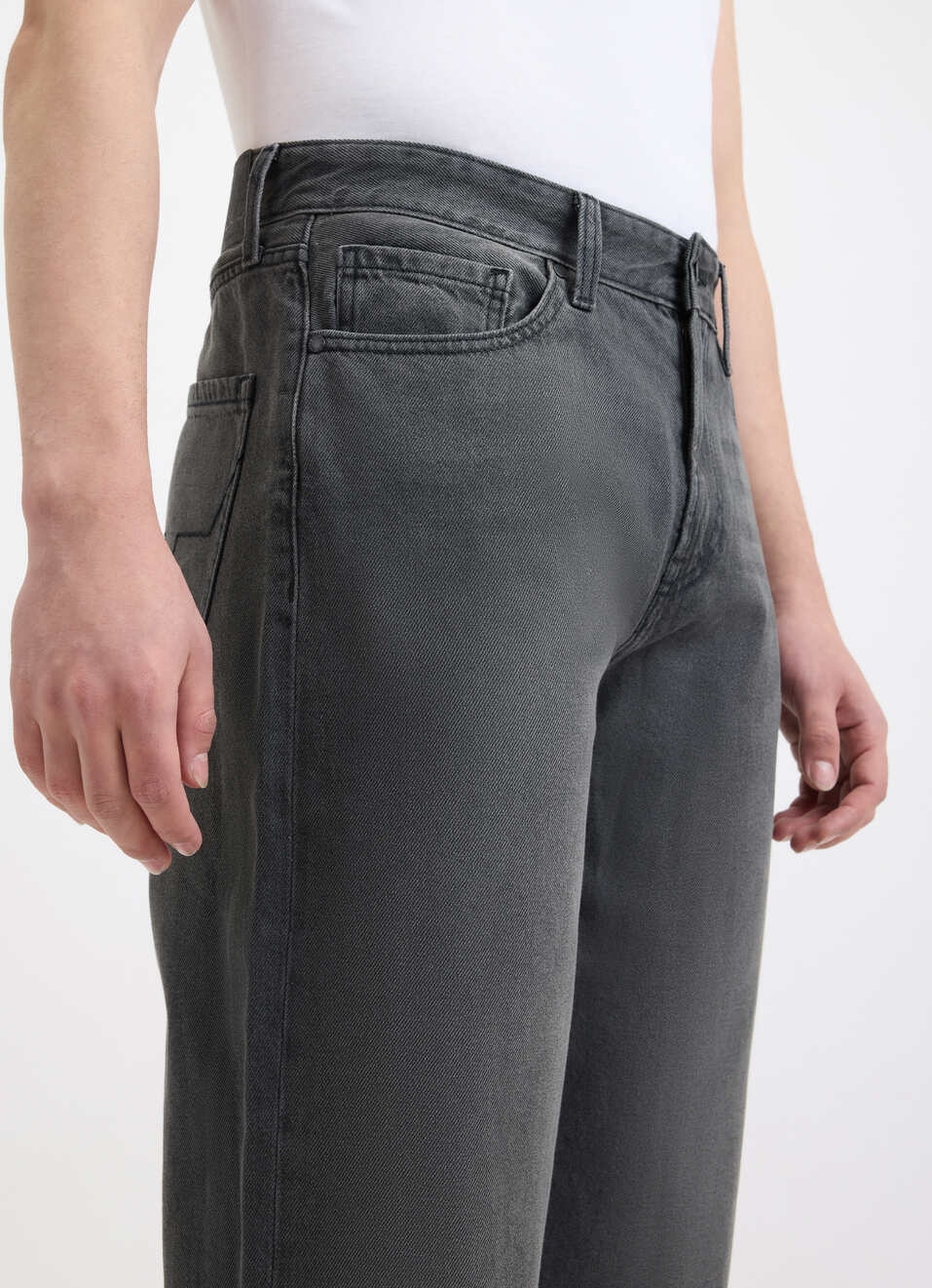 Men Grey Relaxed Barrel Fit Mid Rise Jeans , , large image number 4