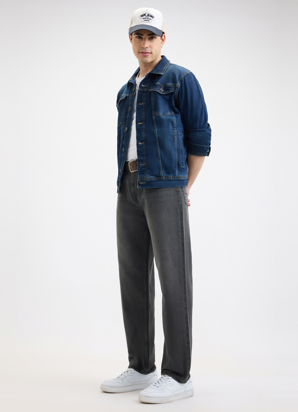 Men Grey Relaxed Barrel Fit Mid Rise Jeans , , large image number 5