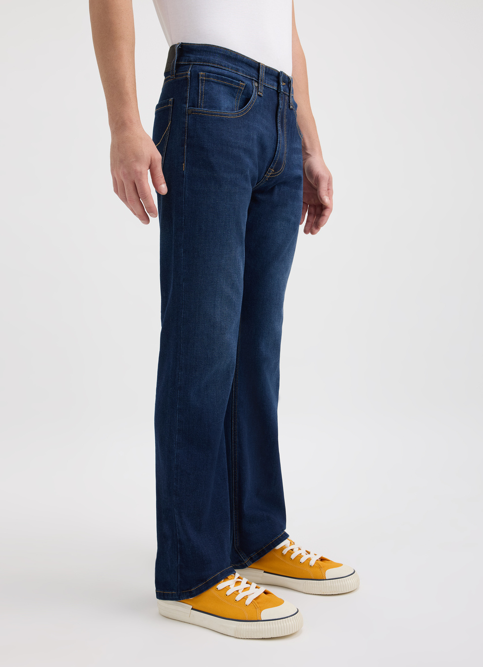 Men Blue Bootcut Fit Mid Rise All-climate Stretchable Jeans, , large image number 3