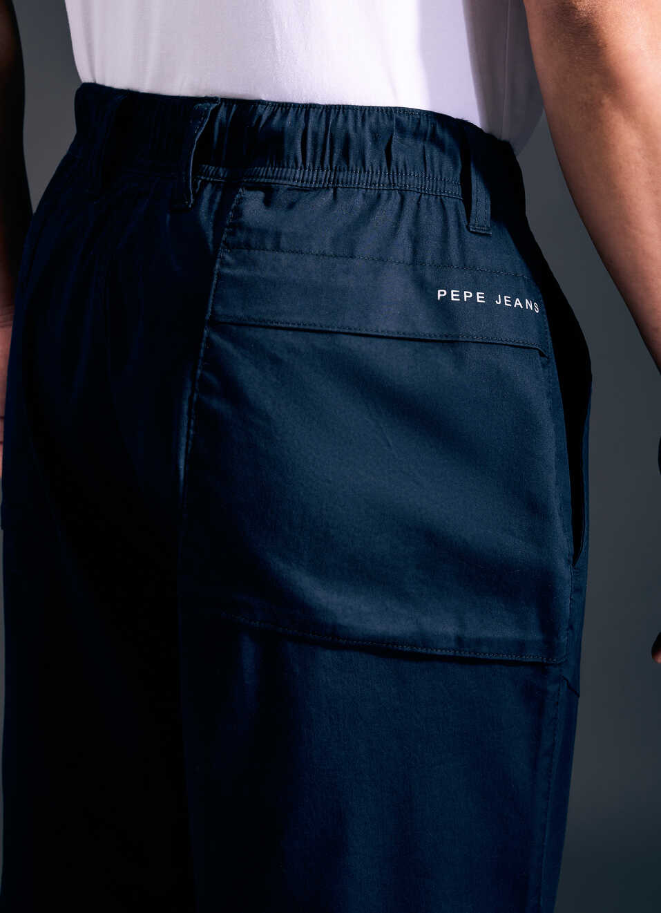 Men Black Mid Rise Convertible Joggers, , large image number 4