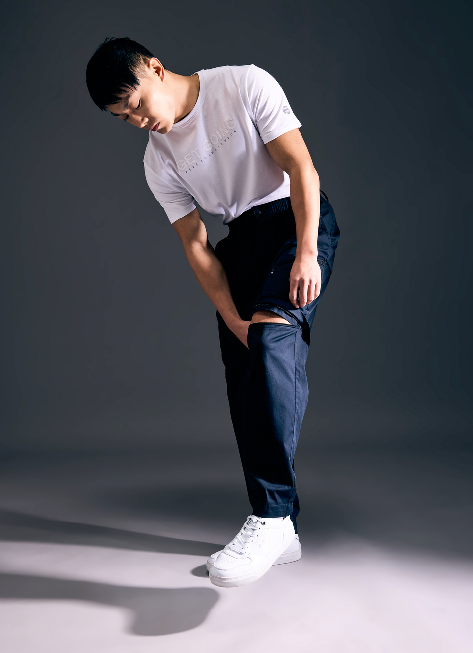 Men Black Mid Rise Convertible Joggers, , large image number 0