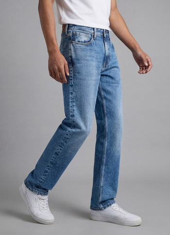 Men Blue Straight Fit Mid Rise Jeans 