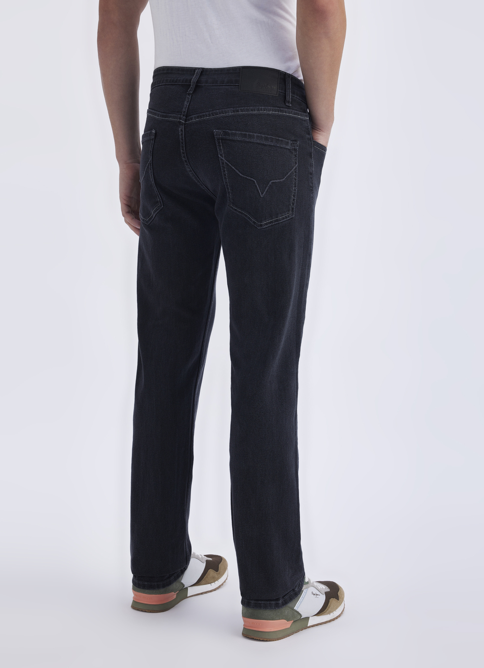 Men Black Mid Rise Straight Jeans, , large image number 2