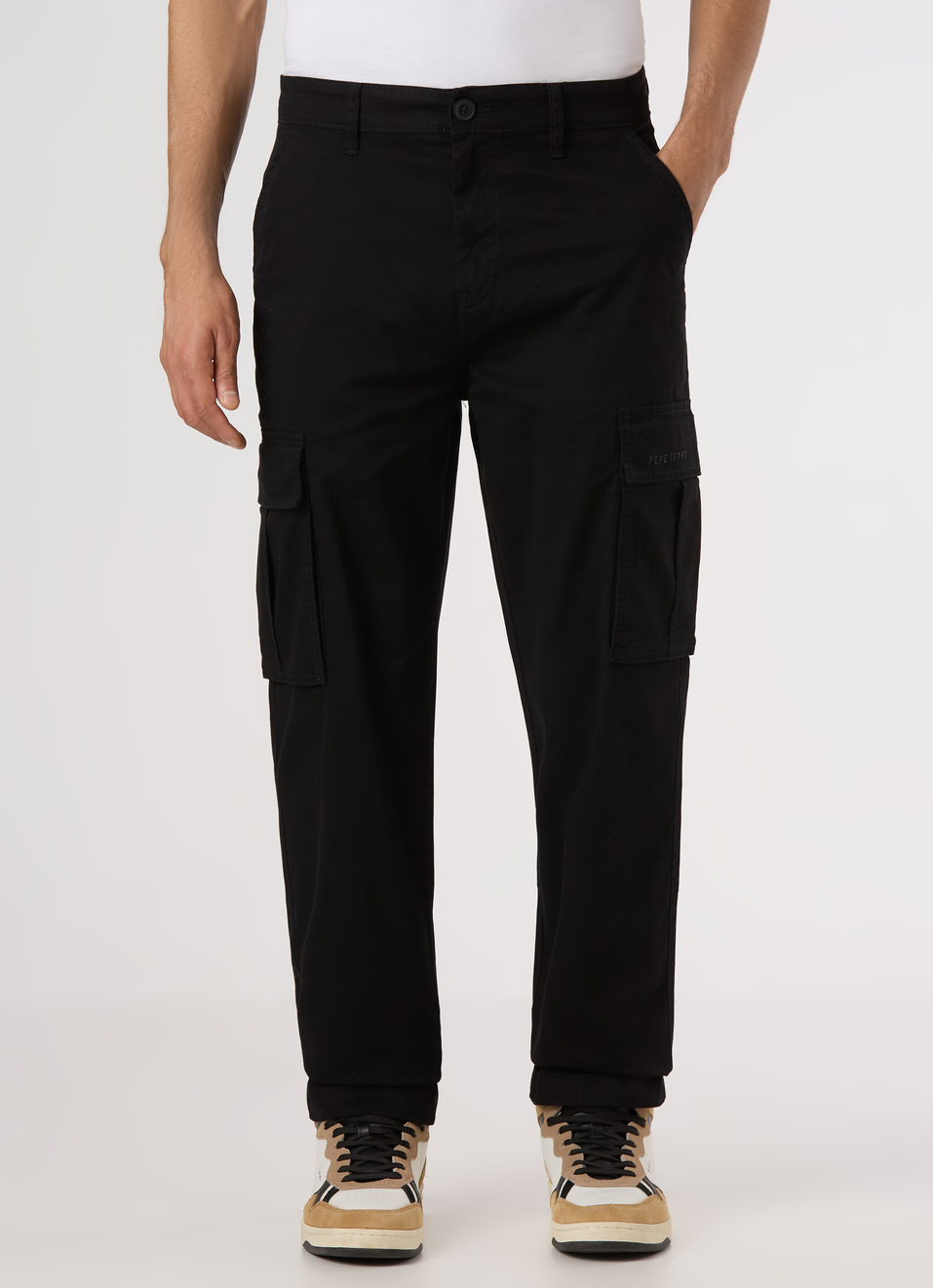 Men Black Mid Rise Straight Fit Cargo Pants, , large image number 1