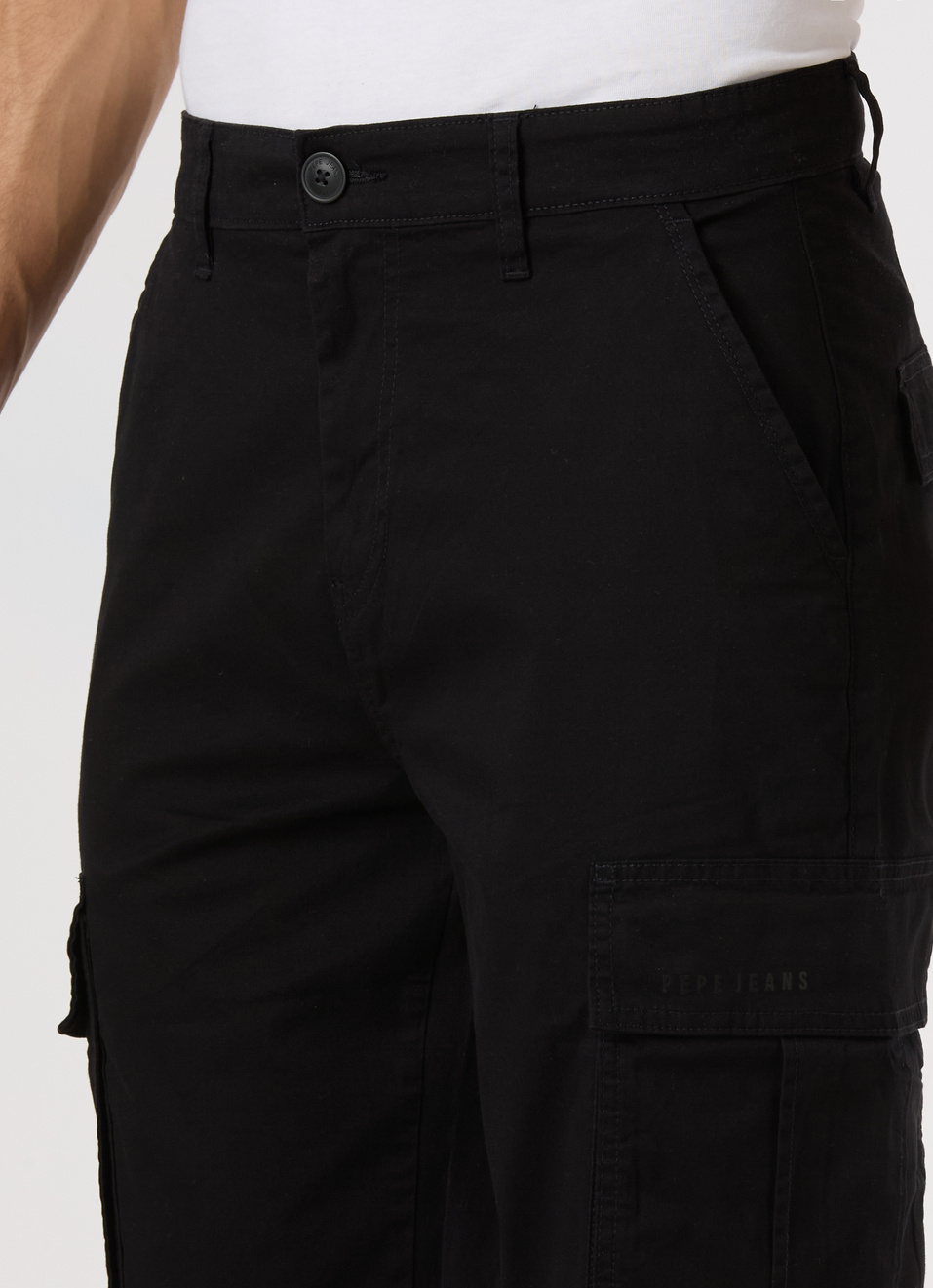 Men Black Mid Rise Straight Fit Cargo Pants, , large image number 4