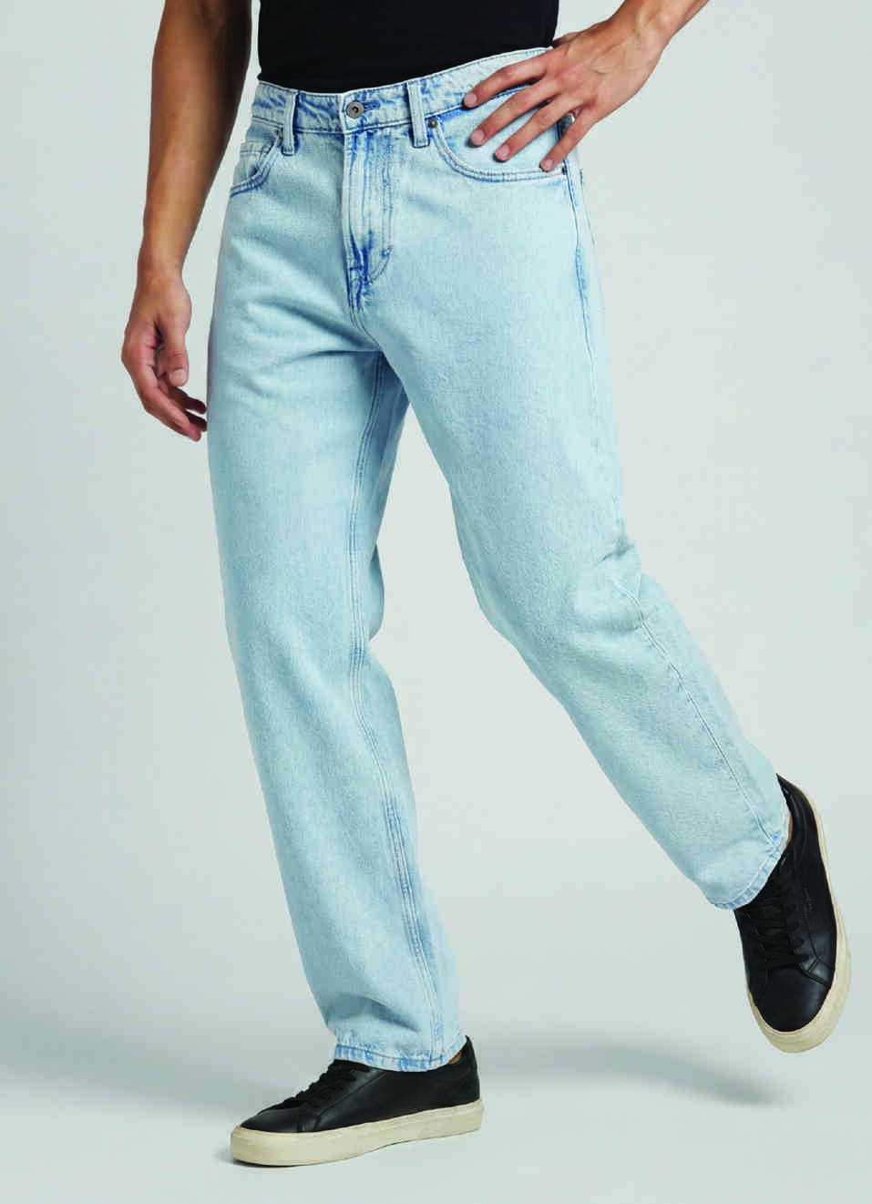 Men Light Blue Mid Rise Baggy Fit Tapered Jeans, , large image number 0