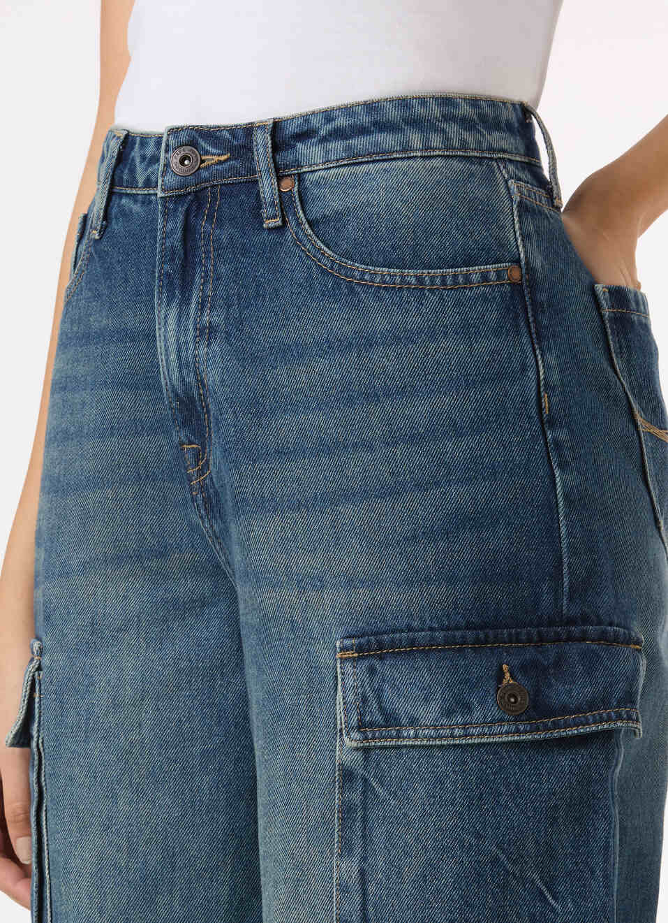 Women High Rise Straight Fit Cargo Jeans, , large image number 4