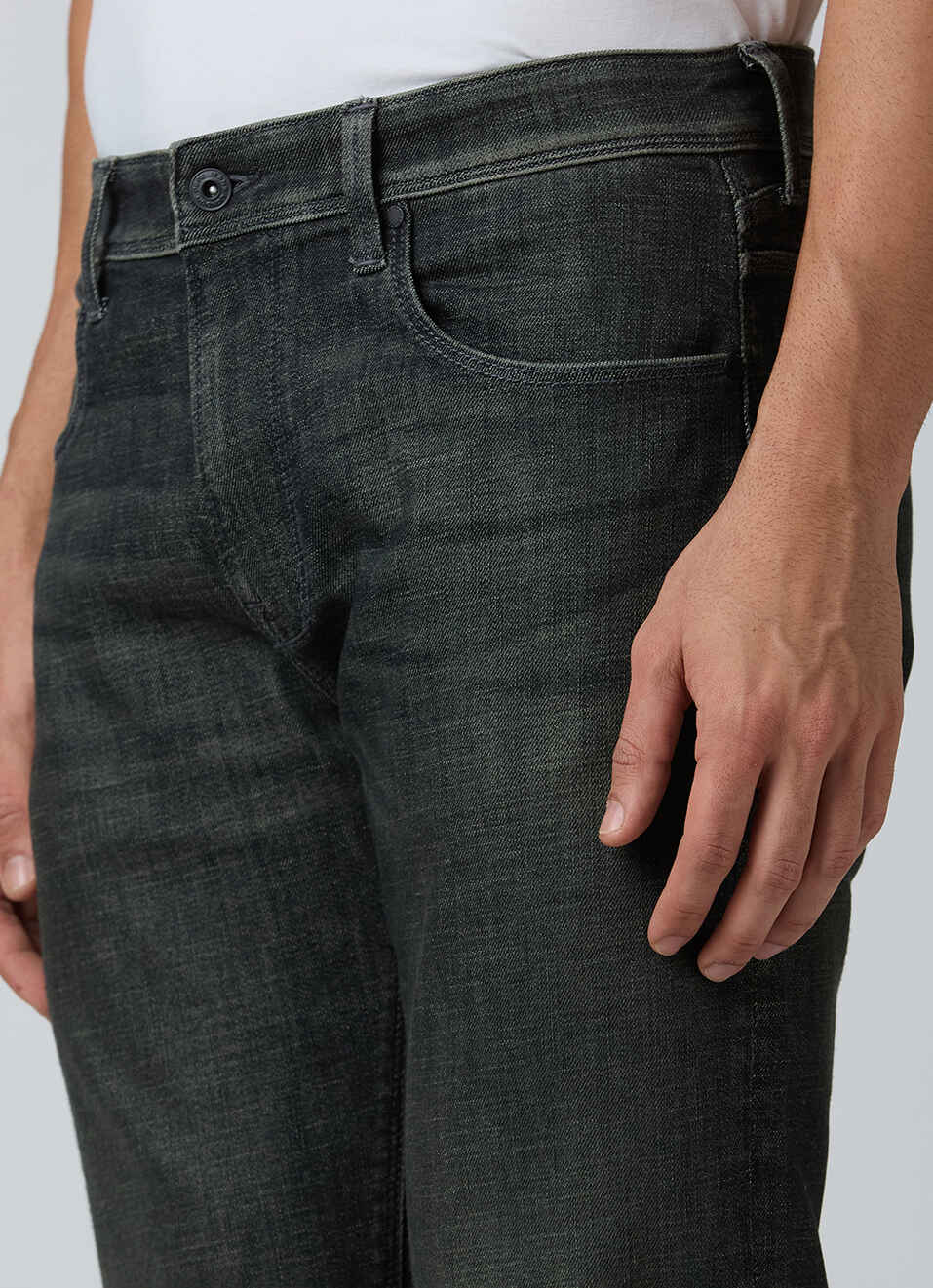 Men Black Mid Rise Straight Fit Powerflex Jeans, , large image number 3
