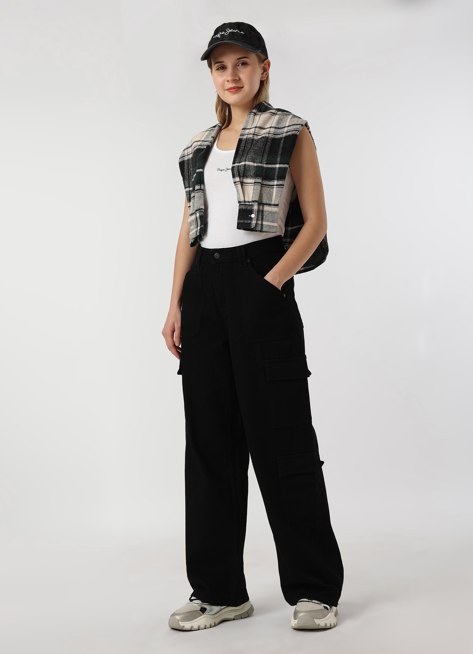 Women Black High Rise Straight Fit Cargo Jeans, , large image number 5