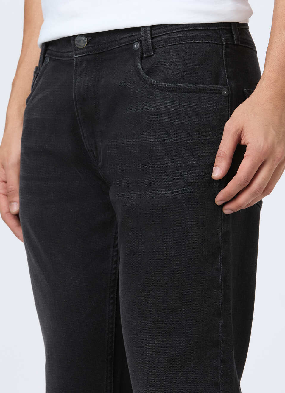 Men Black Mid Rise Straight Fit Stretchable Jeans, , large image number 4