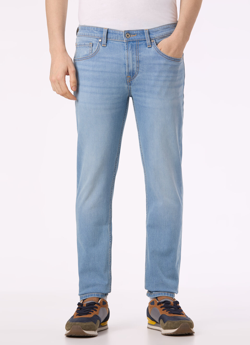 Men Light Blue Low Rise Slim Fit Tapered Stretchable Jeans, , large image number 1