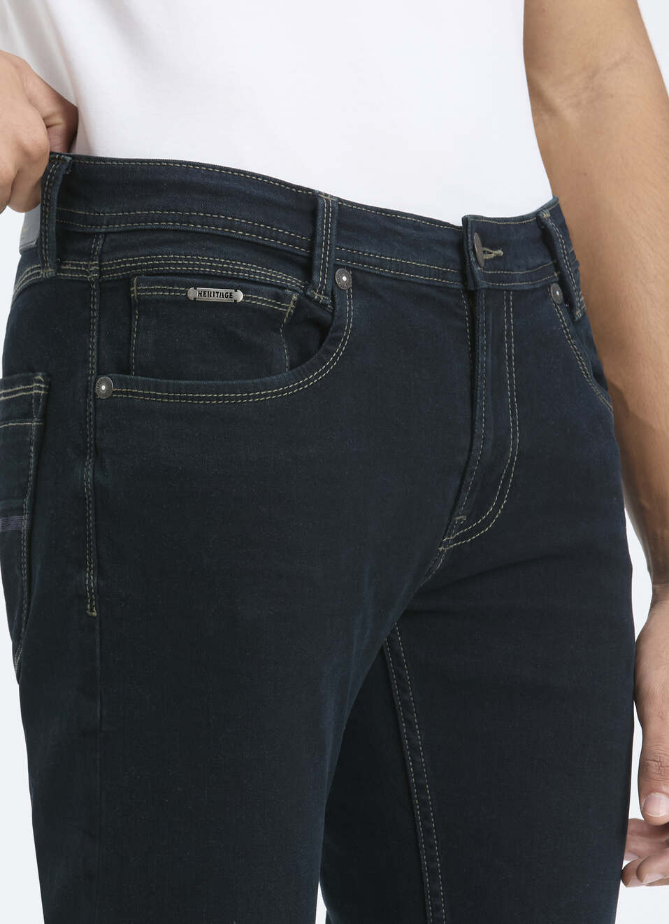 Men Black Mid Rise Slim Fit Stretchable Jeans, , large image number 4