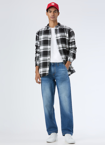 Men Light Blue Mid Rise Faded Baggy Fit Jeans 