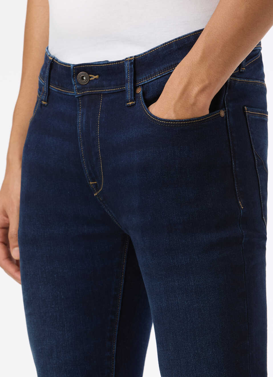 Men Black Mid Rise Skinny Fit Powerflex Jeans, , large image number 4