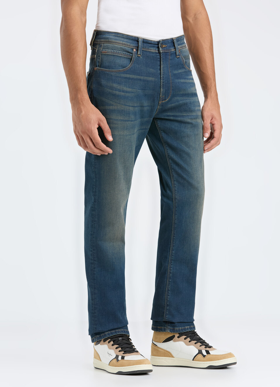 Men Blue Washed Straight Fit Stretchable Jeans, , large image number 3