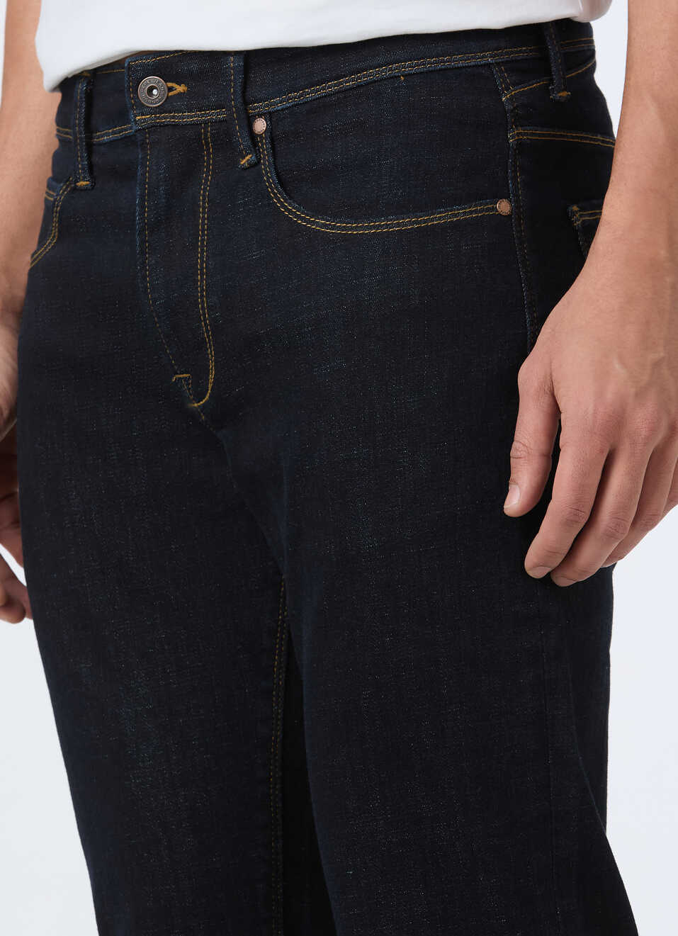 Men Dark Indigo Straight Fit Stretchable Jeans, , large image number 4