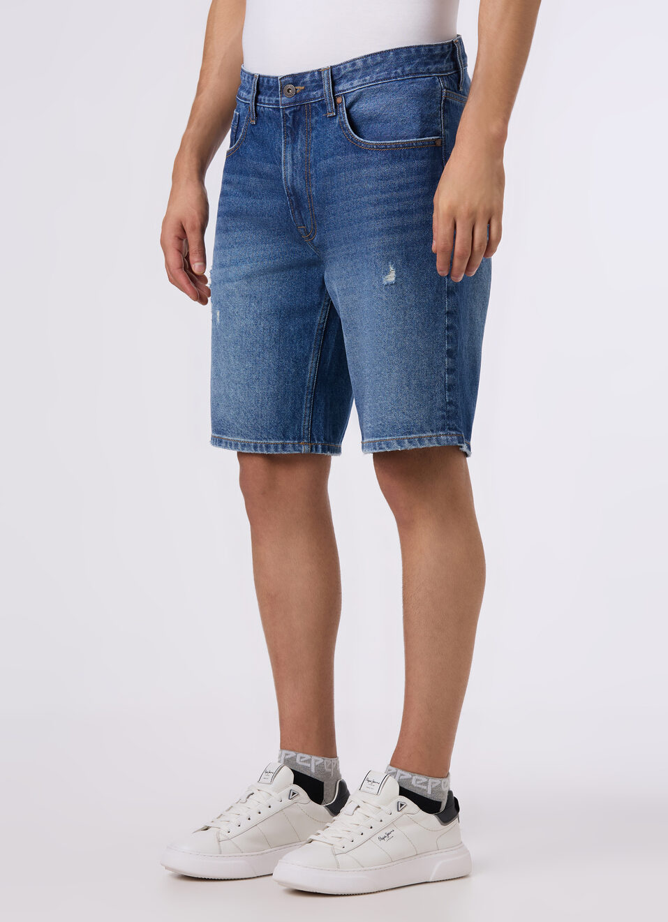 Men Blue Distressed Loose Fit Denim Shorts, , large image number 3