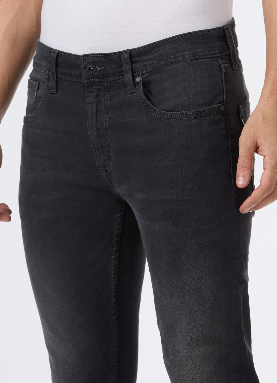 Men Washed Black Slim Fit Tapered Stretchable Jeans, , large image number 4
