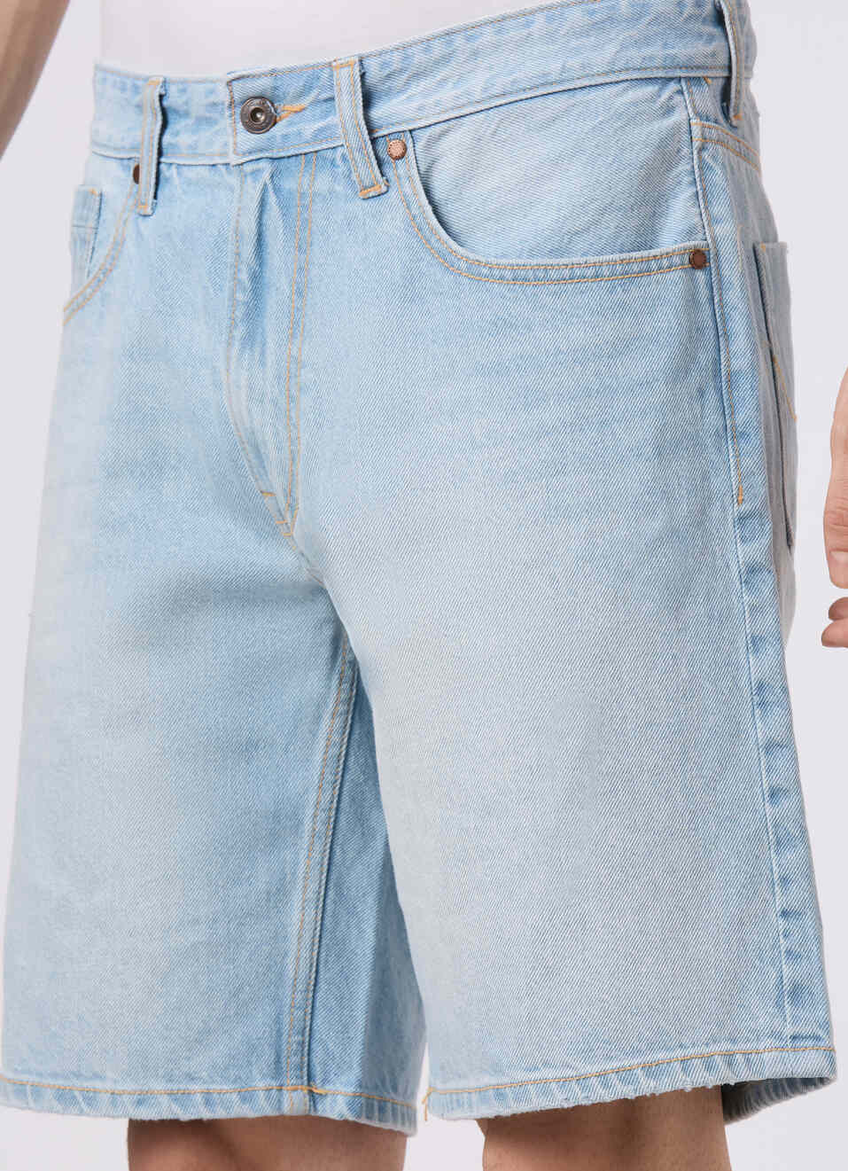 Men Light Blue Loose Fit Mid Rise Denim Shorts, , large image number 4