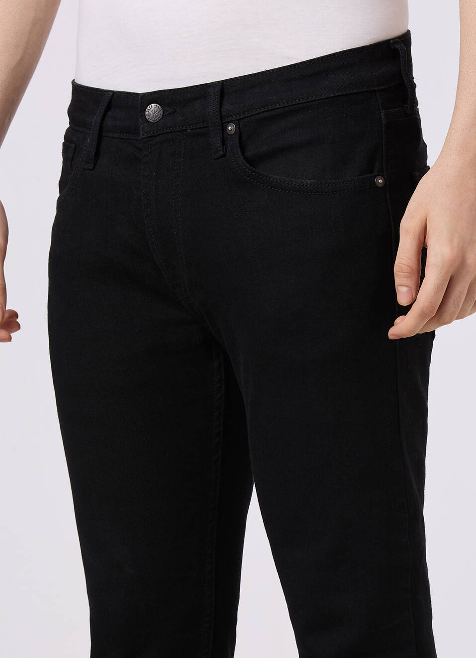 Men Black Slim Fit Low Rise Powerflex Jeans, , large image number 4