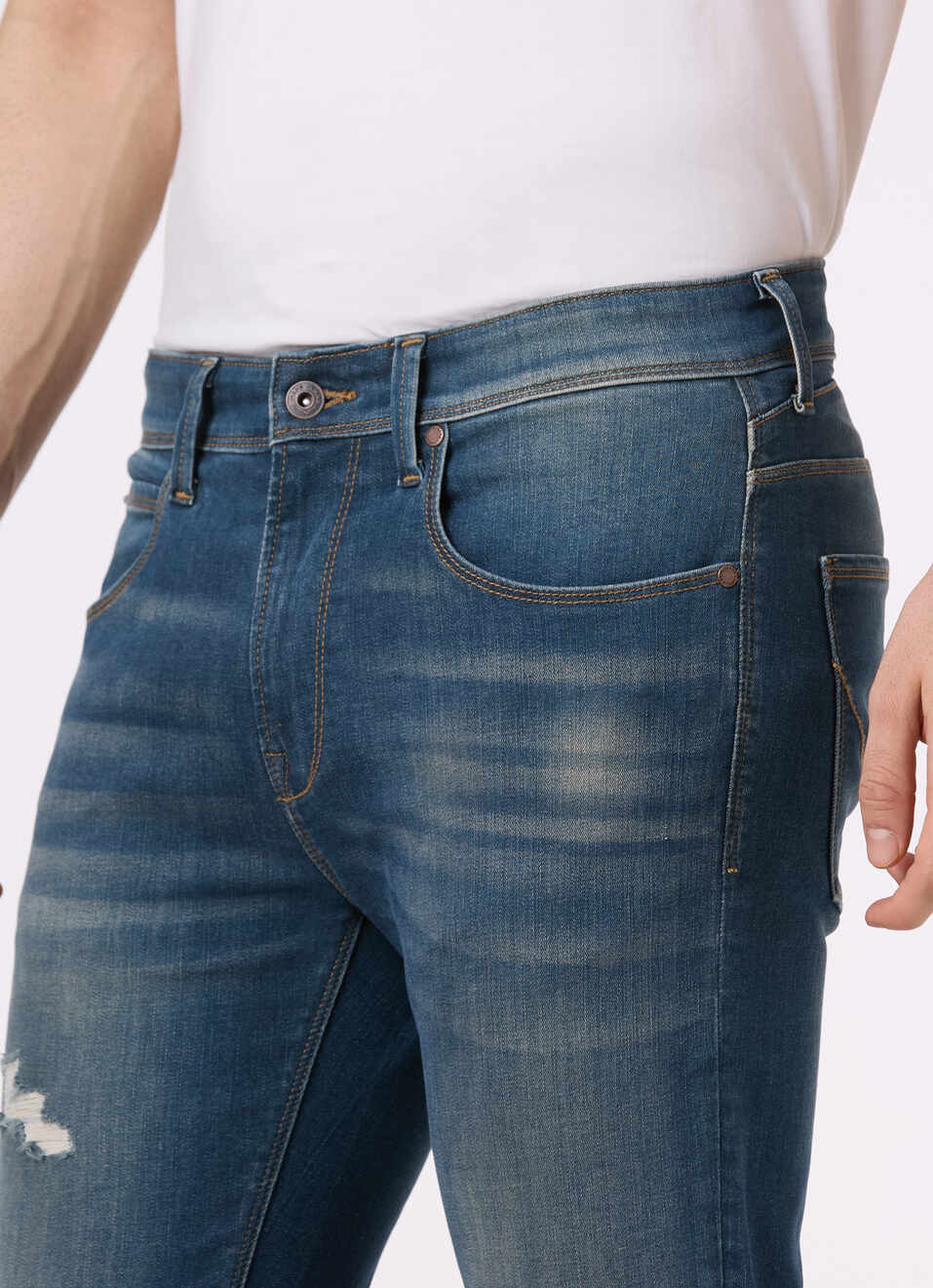 Men Blue Mid Rise Slim Fit Distressed Powerflex Jeans, , large image number 4