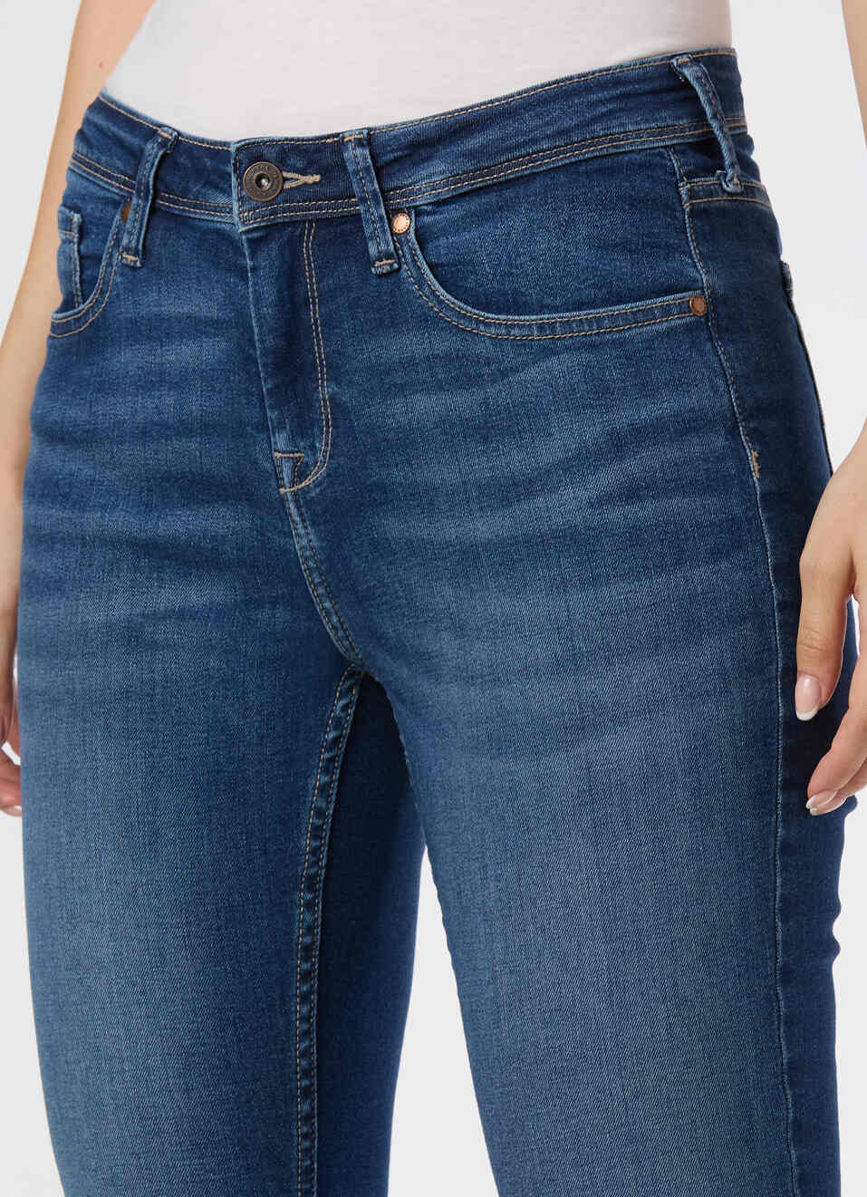 Women Dark Blue Mid Rise Flared Stretchable Jeans, , large image number 4