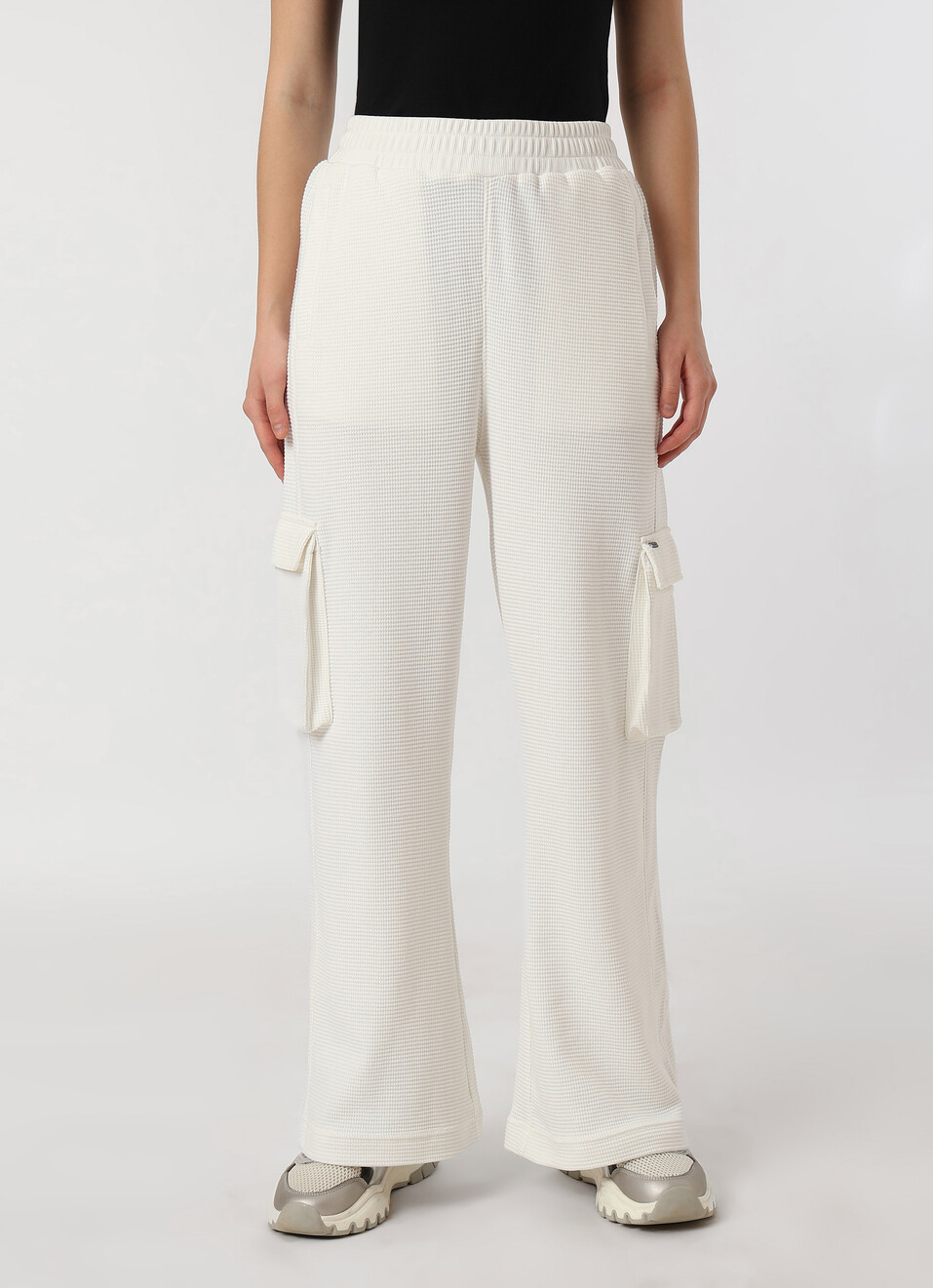 Women Mid-rise Straight Fit Textured Cargo Pant, , large image number 1