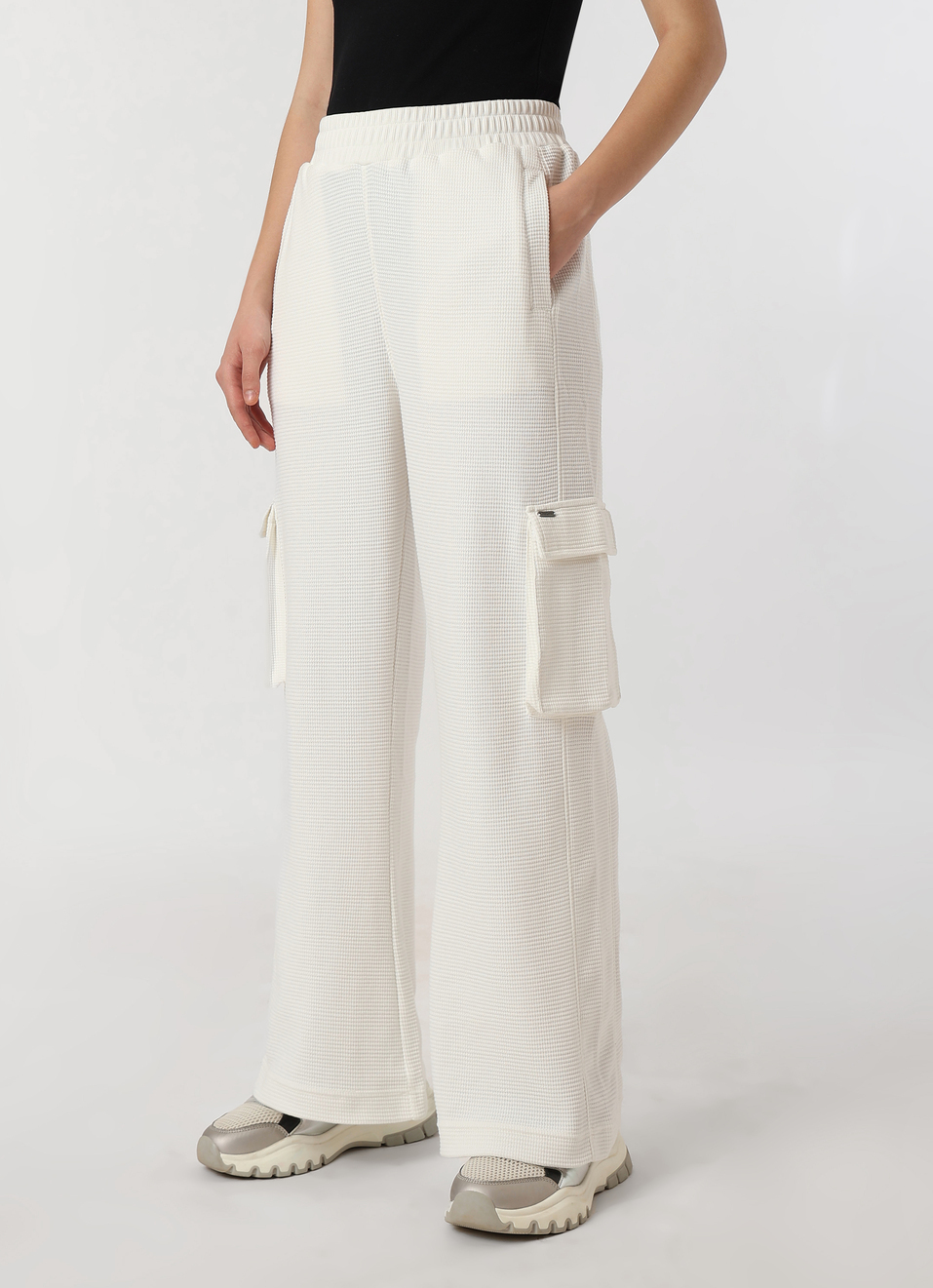 Women Mid-rise Straight Fit Textured Cargo Pant, , large image number 3