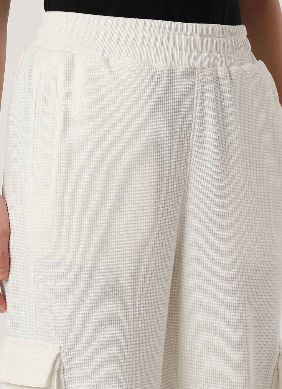 Women Mid-rise Straight Fit Textured Cargo Pant, , large image number 4