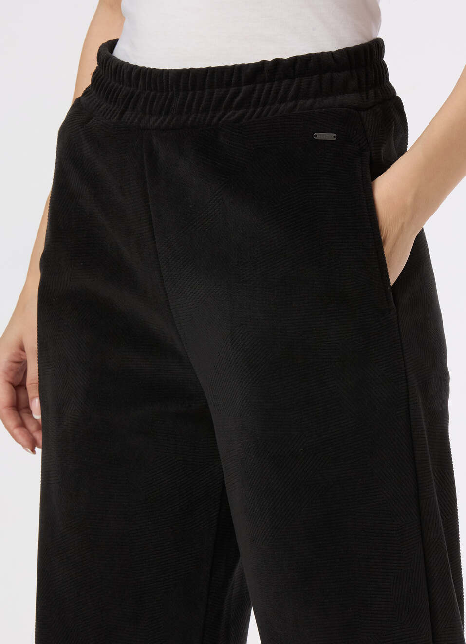 Women Black Mid Rise Relax Fit Wide Leg Corduroy Pant, , large image number 4